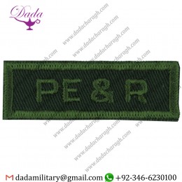 PE & R (PHYSICAL EDUCATION & RECREATION CANADA) GREEN ON OLIVE EMBROIDERED NON-BRITISH ARMY SHOULDER TITLE