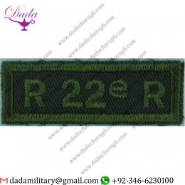R 22E R (ROYAL 22ND (CANADIEN FRANCAIS) REGIMENT) GREEN ON OLIVE EMBROIDERED NON-BRITISH ARMY SHOULDER TITLE