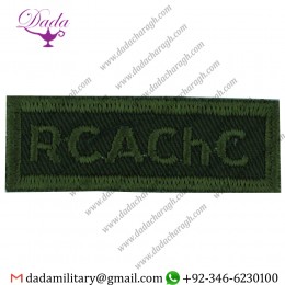 RCACHC (ROYAL CANADIAN ARMY CHAPLAIN CORPS) GREEN ON OLIVE EMBROIDERED NON-BRITISH ARMY SHOULDER TITLE